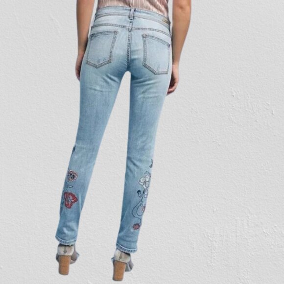 Anthropologie Pilcro Mid-Rise Slim Boyfriend Floral Embroidered Jeans Size 29 - Picture 3 of 13